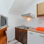 Anton 2083 Premantura
