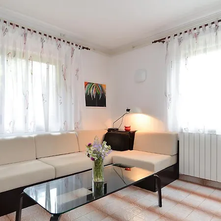 Anton 2083 Apartment *
