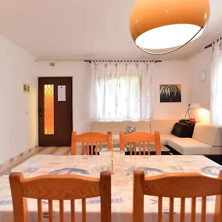 Anton 2083 * Premantura