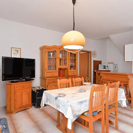 Anton 2083 * Premantura