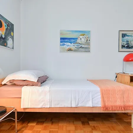 Apartamento Anton 2083 *